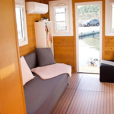 House Boat V Al Poetto 2 Pax Piu' 1 *