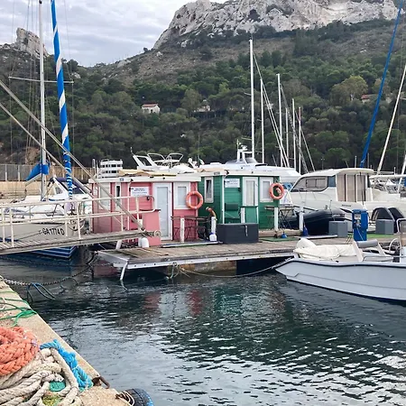 Casa Barca Galleggiante - *